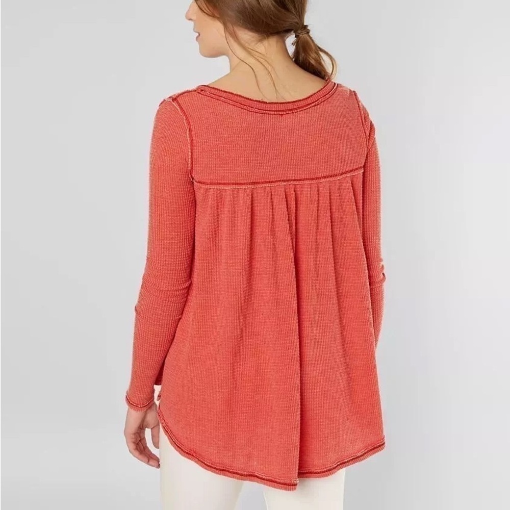 Free People We the Free Kai Burnout Thermal Henley High Low Top Red Size XS - Picture 12 of 12
